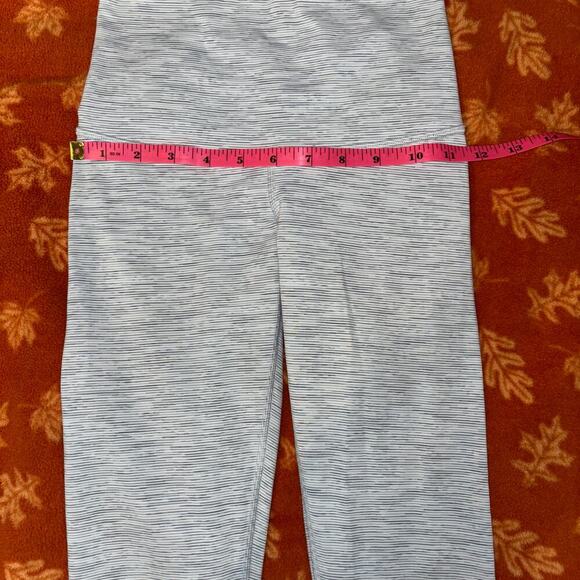 Lululemon Wunder Under High Rise Crop Scalloped Leggings Size 2 - Picture 13 of 16